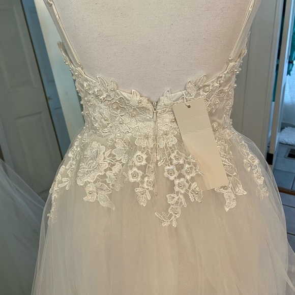 Wedding Dress - NWT size 4 - Picture 4 of 8